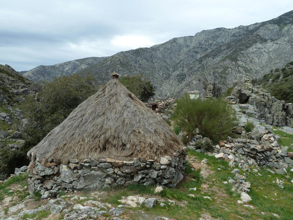 Hostal El Cardenillo Мадригал де ла Вера Екстериор снимка